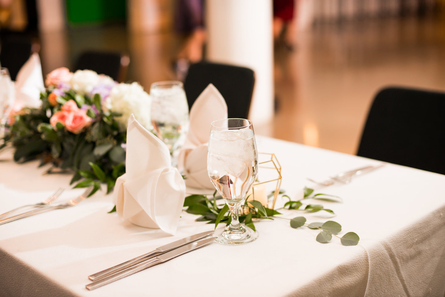 Kings Table Arrangement (20 in.)