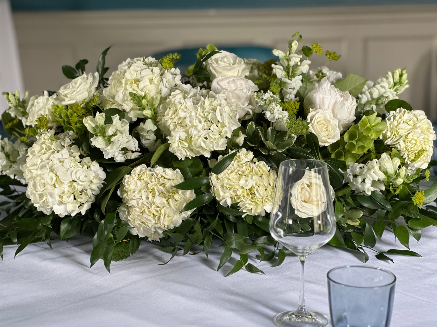 Kings Table Arrangement (20 in.)