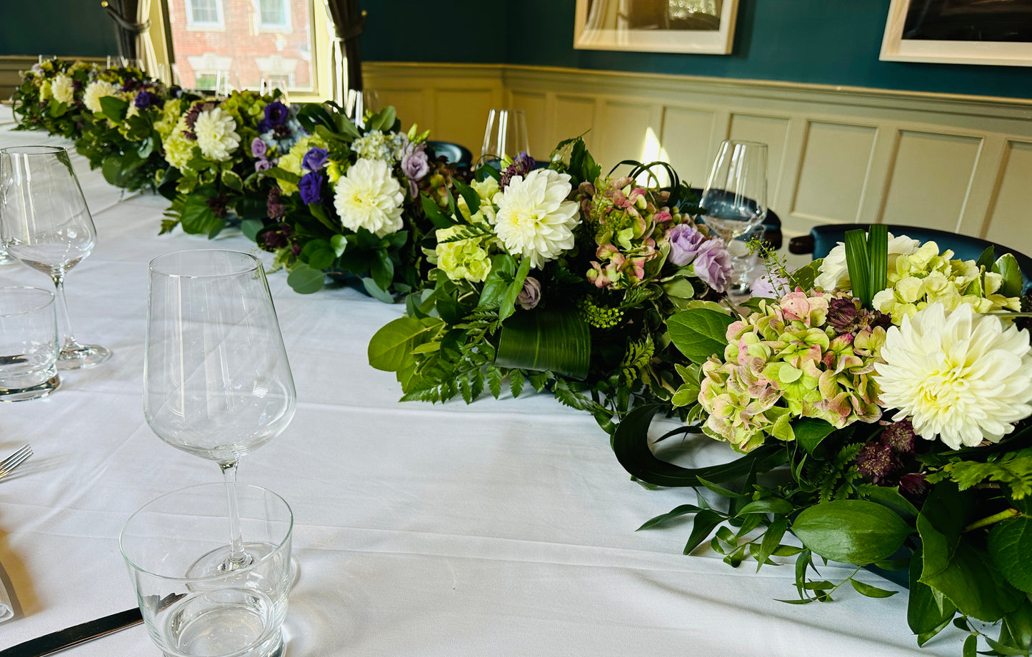 Kings Table Arrangement (20 in.)